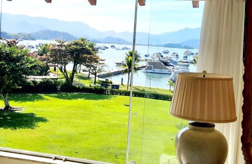 Frade Apartment | Oceanfront Bliss at Frente & Vista do Mar, Angra dos Reis