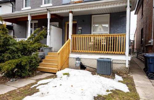 The Junction House | Inviting 3BR Home in Junction Area with Backyard Retreat