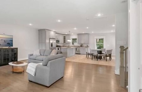Annandale House | Bright 5-Bedroom Retreat in the Heart of the City