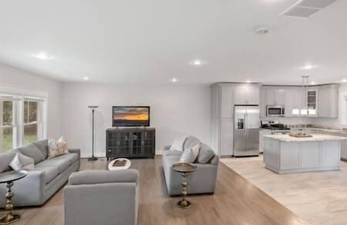 Annandale House | Bright 5-Bedroom Retreat in the Heart of the City