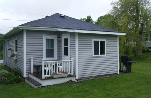 Castine Cottage | Bright Cottage in Historic Village with Ocean Views & Pool