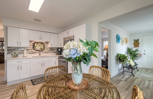 Yelkca Terrace House | Bright Newly Remodeled House with Ocean View & Hot Tub