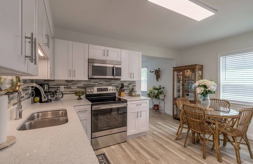 Yelkca Terrace House | Bright Newly Remodeled House with Ocean View & Hot Tub