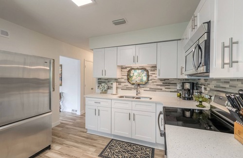 Yelkca Terrace House | Bright Newly Remodeled House with Ocean View & Hot Tub