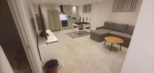 Rosengard Apartment | Fresh and newly renovated basement apartment