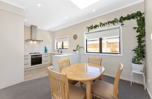 Blenheim House | Brand New Comfy Home with Spa & Family-Friendly Amenities