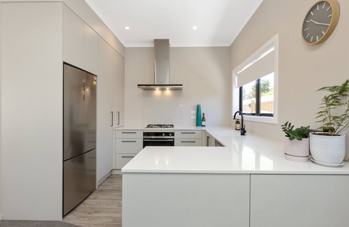 Blenheim House | Brand New Comfy Home with Spa & Family-Friendly Amenities