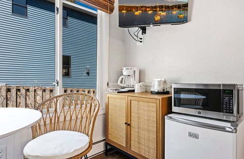 Fish Creek Hotel | Unwind at Fresh Coast Motel: Guest Rated 10/10 Stay