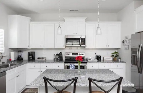 Charlotte House | Cozy Retreat Near Uptown with Hot Tub & Private Yard