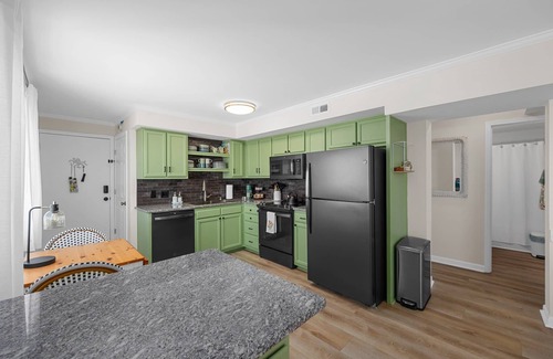 Ash Condo | Beachfront Condo with Ocean View & Pool, Rated 9.8/10