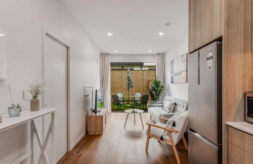 Grey Lynn Apartment | Contemporary Grey Lynn Unit with Private Patio & Top Reviews