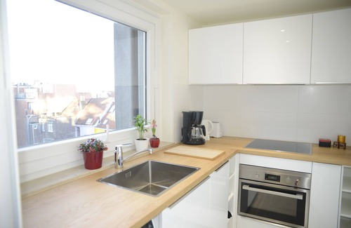 Wijk van de Squares Apartment | Modern EU Commission Area Apartment with Breakfast Included