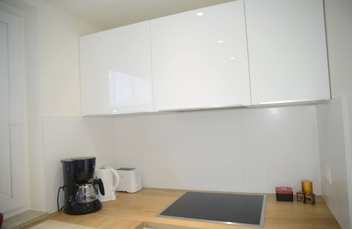 Wijk van de Squares Apartment | Modern EU Commission Area Apartment with Breakfast Included