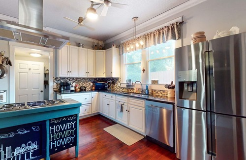 Maxwell House | Revamped Retreat in East Nashville - Perfect for Pets