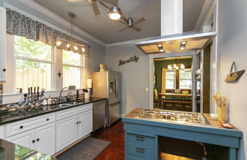 Maxwell House | Revamped Retreat in East Nashville - Perfect for Pets