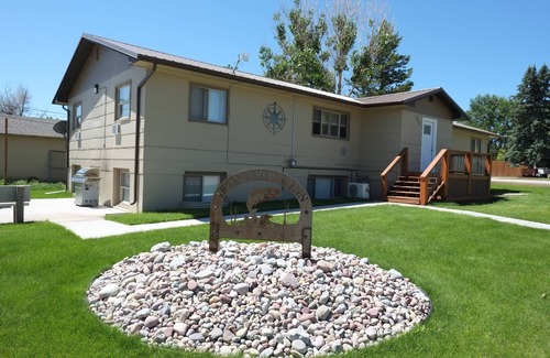 Cascade Apartment | Beautifully Remodeled 2 Bedroom Suite with Full Kitchen