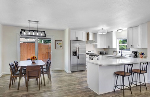 Santa Rosa House | Pet-Friendly Four Bedroom Retreat in Wine Country