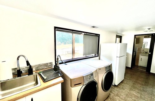 Beaverton Apartment | Modern, Pet-Friendly Retreat with Pool & Spa Amenities