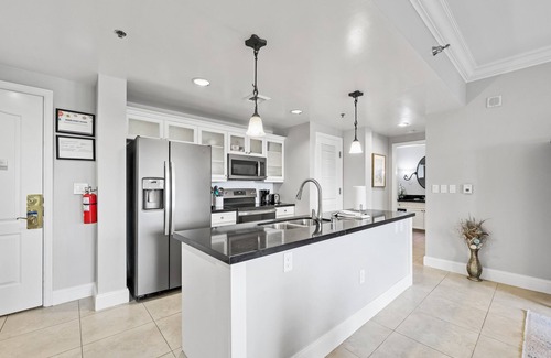 Lake Las Vegas Condo | Stunning Lake Las Vegas Retreat with Pool and Scenic Views