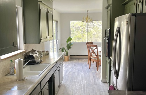 Ahwahnee House | Renovated Home with Family-Friendly Kitchen & Ahwahnee Views