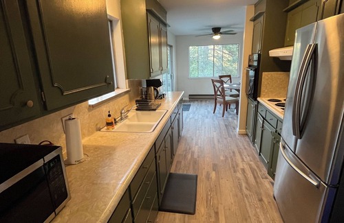 Ahwahnee House | Renovated Home with Family-Friendly Kitchen & Ahwahnee Views