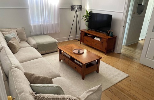 Quarry Hill House | Freshly renovated gem - 1.5km from the city centre