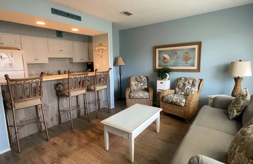 Thomas Drive Condo | Beachfront Condo with Pool and Breathtaking Views