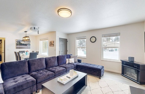 Post Falls House | Updated Retreat with Pool Table, Sauna & Prime Location
