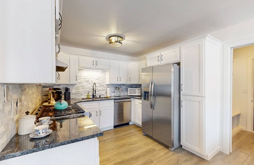 Post Falls House | Updated Retreat with Pool Table, Sauna & Prime Location