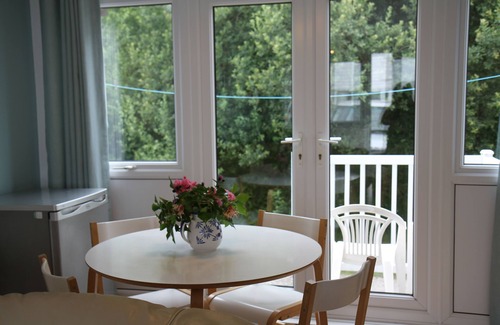 Pembroke Apartment | Oceanfront Freshwater Bay Holiday Cottages - Rated 9.6/10