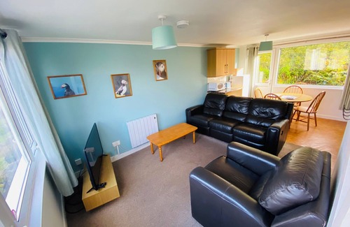 Pembroke Apartment | Oceanfront Freshwater Bay Holiday Cottages - Rated 9.6/10