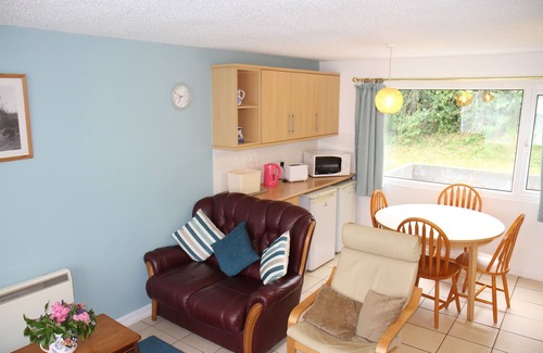 Pembroke Apartment | Oceanfront Freshwater Bay Holiday Cottages - Rated 9.6/10