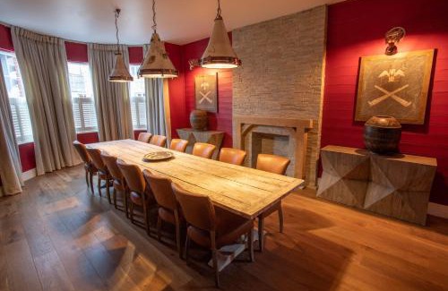 Freshwater Villa | Experience Freshwater House: Family and Pet Friendly Stay