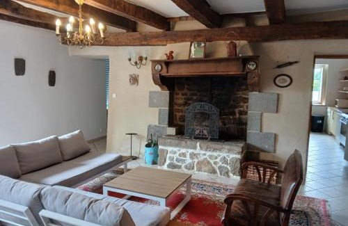 Saint-Remy-du-Plein House | Experience Comfort at SARL Verrerie Royale: Rated 9/10