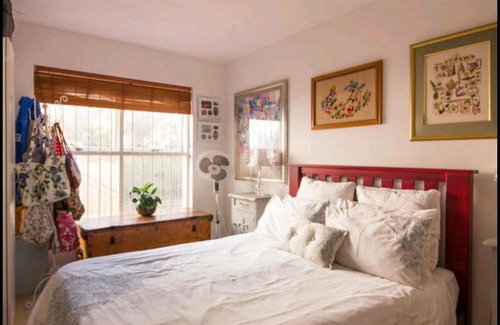 Fresnaye Apartment | Convenient Fresnaye Close Apartment with Pool in Sea Point