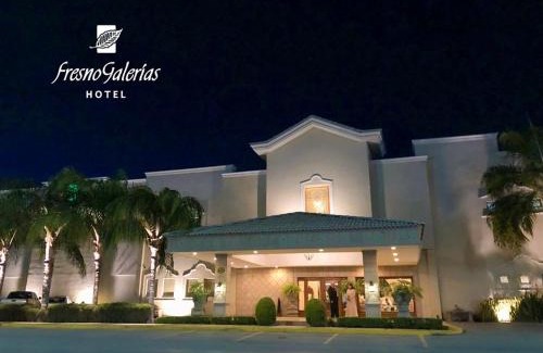 Torreon Hotel | Discover Fresno Galerias: 4-Star Getaway with Pool & Breakfast