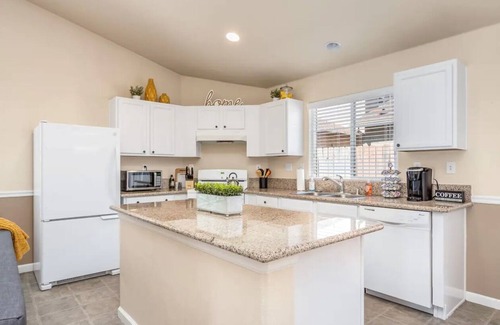Roosevelt House | Fresno Home with Fire Pit & Ocean View in Quiet Community