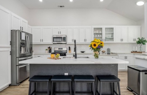 Fresno House | Fresno House: Poolside Retreat with BBQ & Firepit Amenities