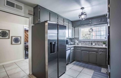 Raisin House | Top-Rated Fresno State Home with Private Pool & Game Room