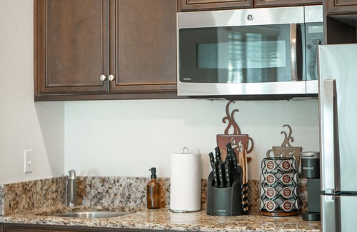 Fresno Apartment | Fresno Suite: Ideal Long-term Stay with Kitchenette Access