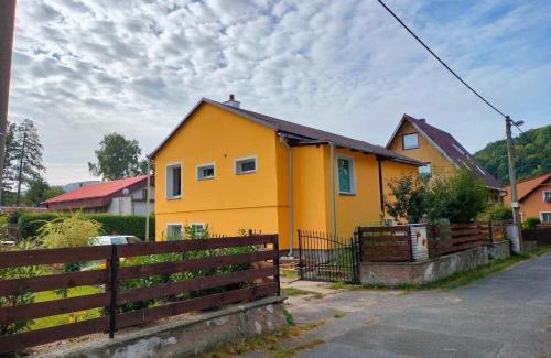 Ceska Kamenice Apartment | Freya's Room: Oceanfront Retreat with Pool & Great Reviews