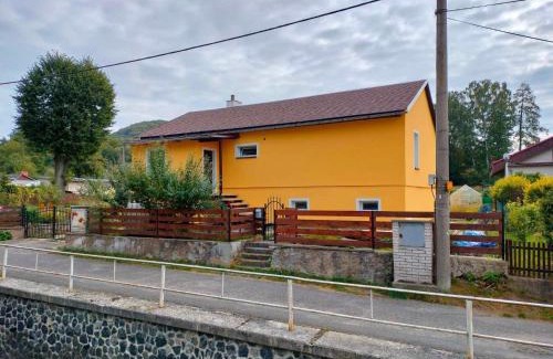 Ceska Kamenice Apartment | Freya's Room: Oceanfront Retreat with Pool & Great Reviews
