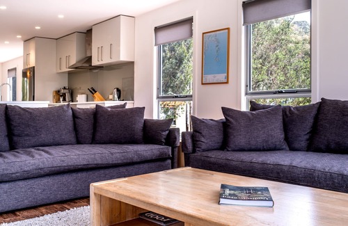 Coles Bay House | Serene Escape at Freycinet Haven - Family-Friendly Retreat