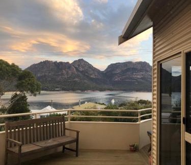Coles Bay House | Beachfront Escape at Freycinet Beach House with Ocean Views
