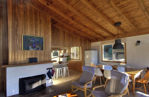 Coles Bay House | Cozy Retreat with Mountain & Ocean Views Near the Beach