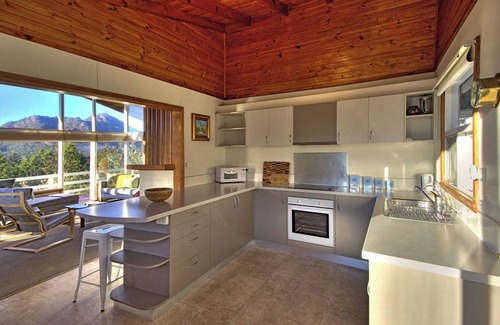 Coles Bay House | Cozy Retreat with Mountain & Ocean Views Near the Beach