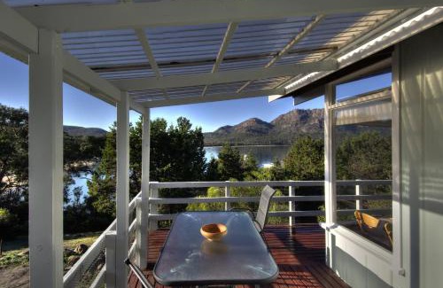 Coles Bay House | Beachfront Retreat at Freycinet: Ocean View & Family Friendly