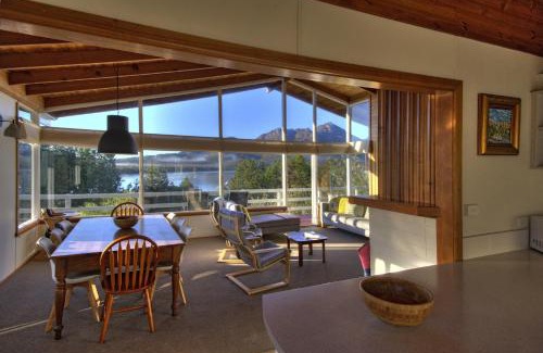 Coles Bay House | Beachfront Retreat at Freycinet: Ocean View & Family Friendly