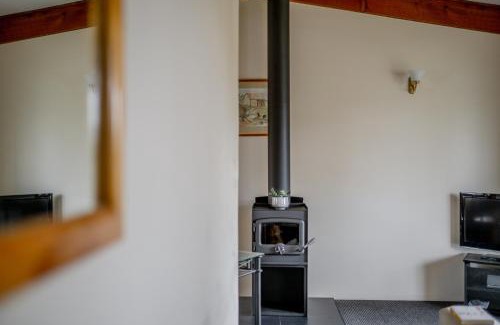 Coles Bay Ski Chalet | Discover Freycinet Cottage 1 - A Family-Friendly Retreat