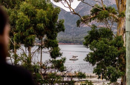 Coles Bay Ski Chalet | Discover Freycinet Cottage 1 - A Family-Friendly Retreat
